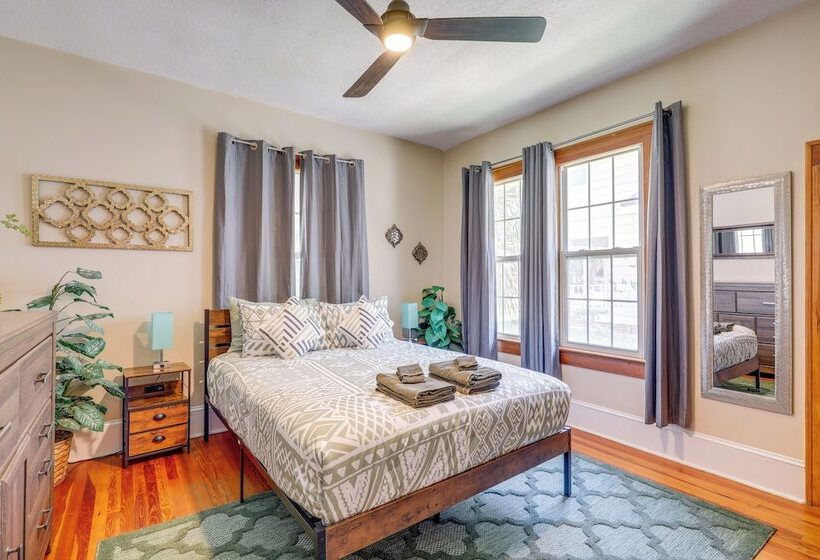 Beautiful Jacksonville Home: Walkable Location!