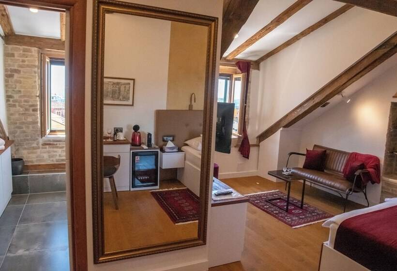 تختخواب و صبحانه Oblivion Luxury Rooms