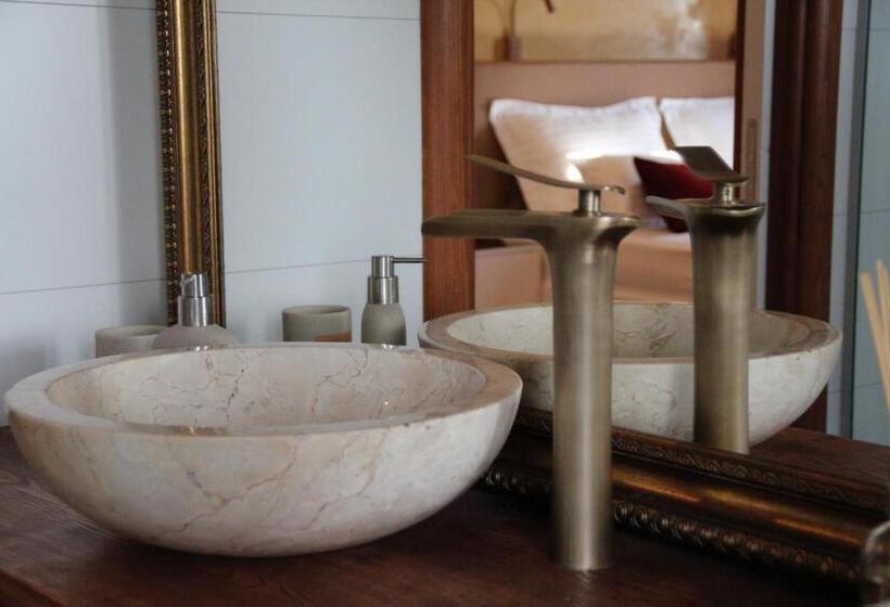 تختخواب و صبحانه Oblivion Luxury Rooms