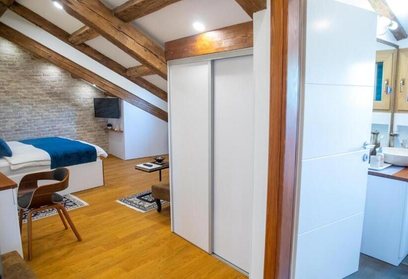 تختخواب و صبحانه Oblivion Luxury Rooms