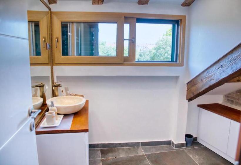 تختخواب و صبحانه Oblivion Luxury Rooms