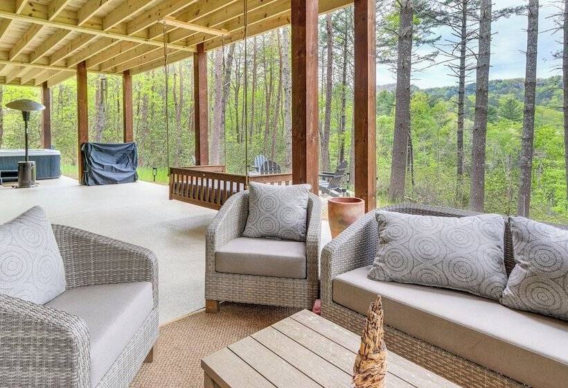 Blue Ridge Cabin W/ Hot Tub, Deck & Mountain Views