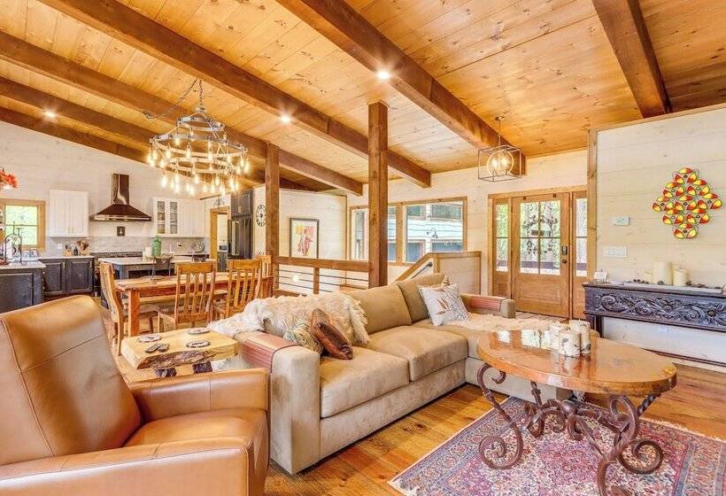 Blue Ridge Cabin W/ Hot Tub, Deck & Mountain Views
