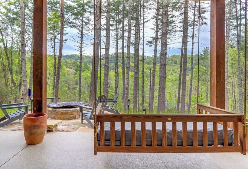 Blue Ridge Cabin W/ Hot Tub, Deck & Mountain Views