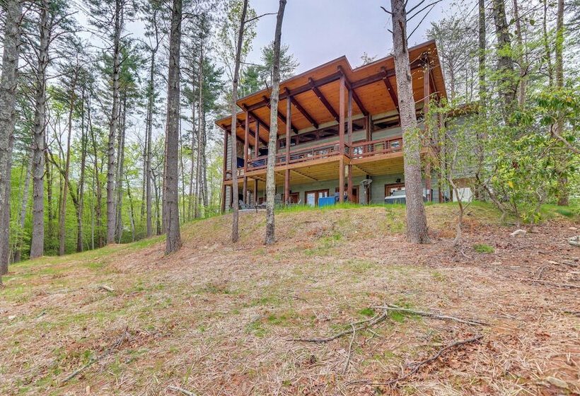 Blue Ridge Cabin W/ Hot Tub, Deck & Mountain Views