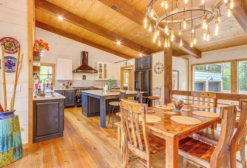 Blue Ridge Cabin W/ Hot Tub, Deck & Mountain Views