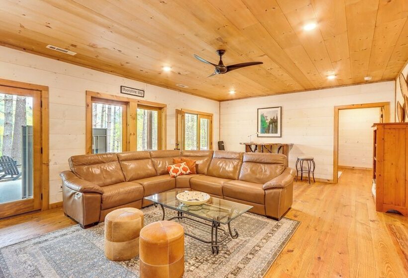 Blue Ridge Cabin W/ Hot Tub, Deck & Mountain Views