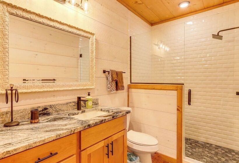 Blue Ridge Cabin W/ Hot Tub, Deck & Mountain Views