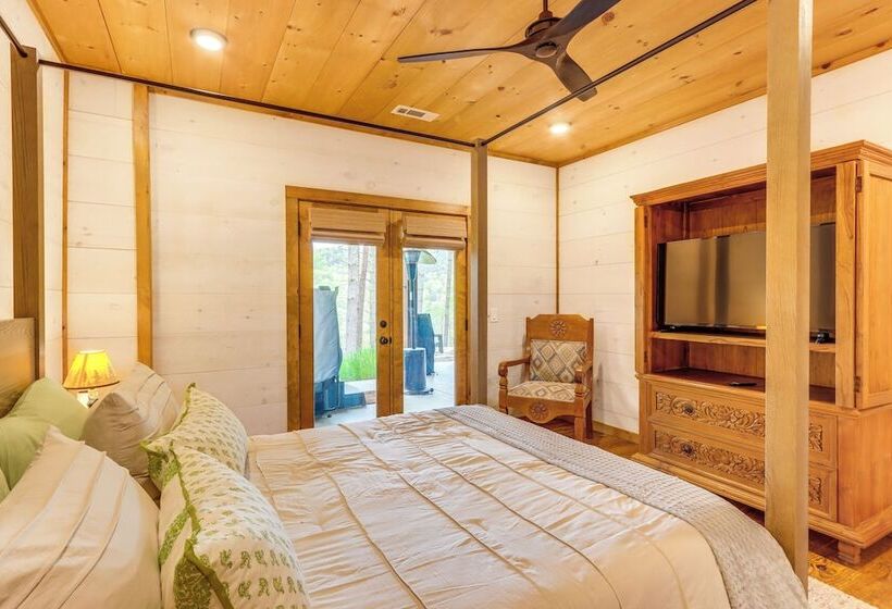 Blue Ridge Cabin W/ Hot Tub, Deck & Mountain Views