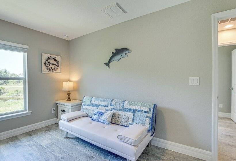 Bright Rotonda West Home W/ Patio, 7 Mi To Beach!