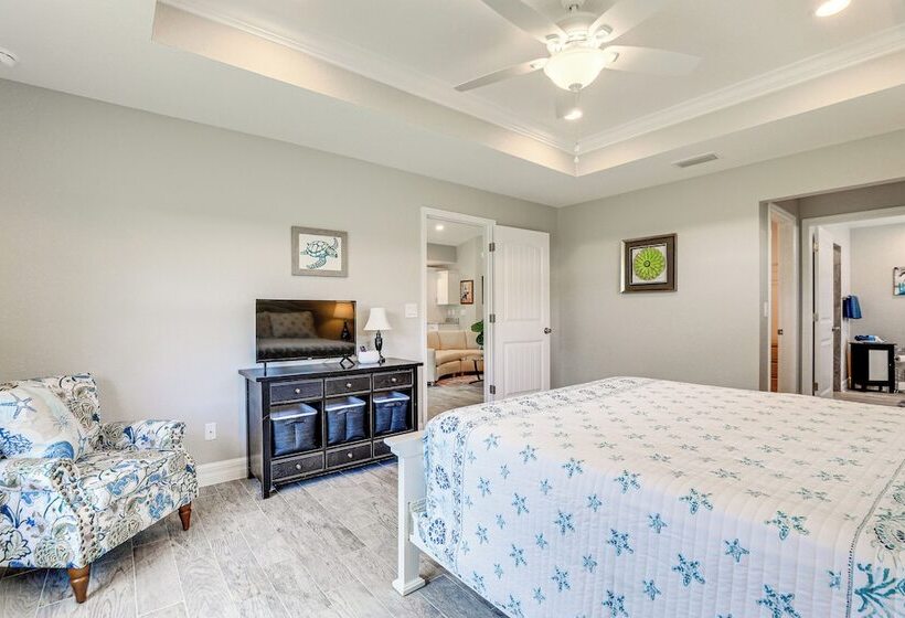 Bright Rotonda West Home W/ Patio, 7 Mi To Beach!