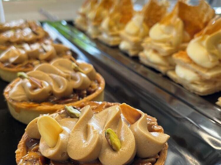 Cabana White Boutique Hotel & Suites