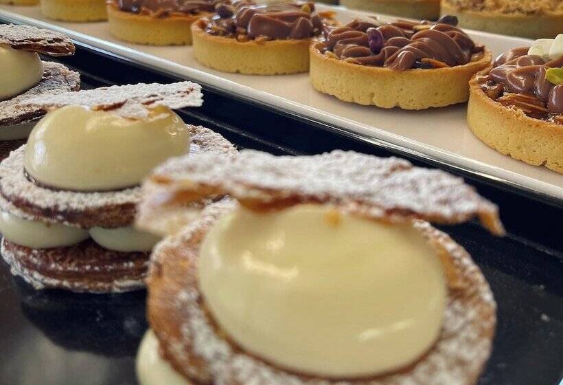 Cabana White Boutique Hotel & Suites