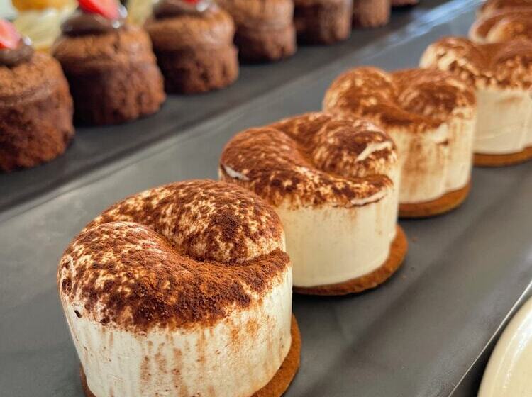 Cabana White Boutique Hotel & Suites