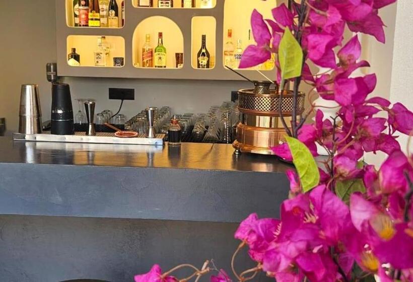 Cabana White Boutique Hotel & Suites