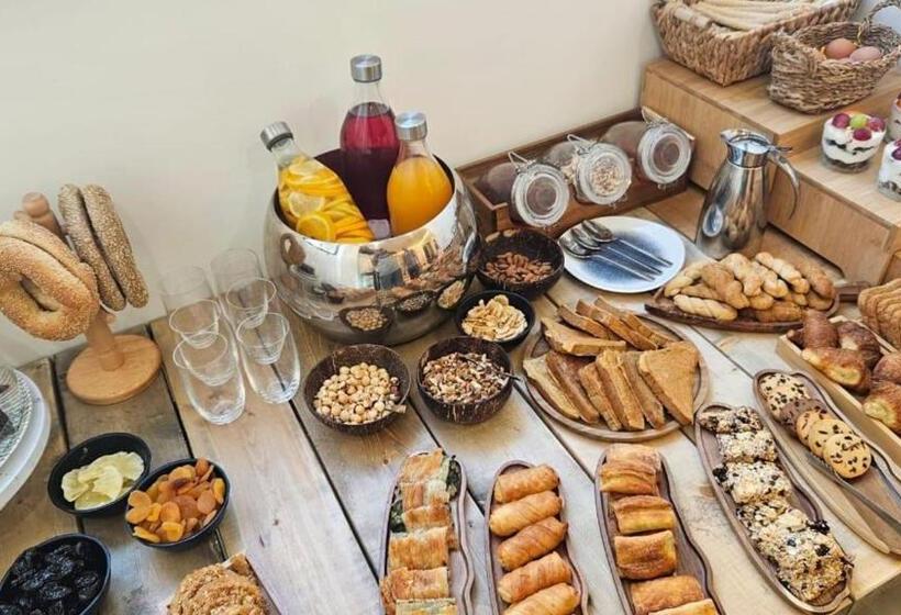 Cabana White Boutique Hotel & Suites