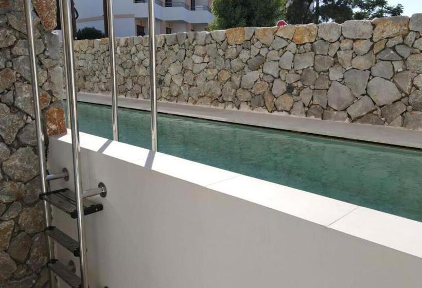 Cabana White Boutique Hotel & Suites