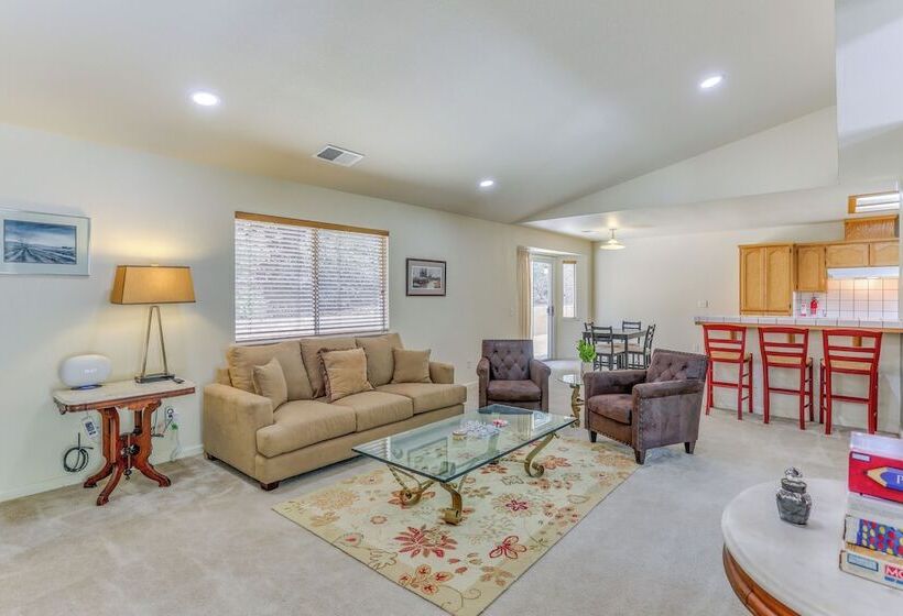 California Home   20 Mi To Yosemite National Park!