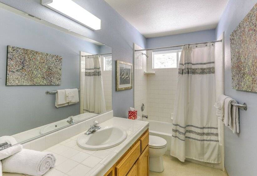 California Home   20 Mi To Yosemite National Park!