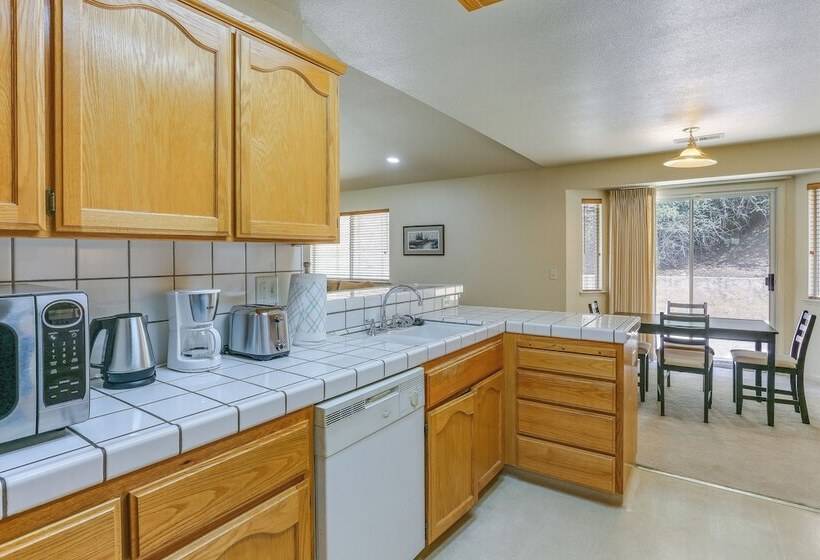 California Home   20 Mi To Yosemite National Park!