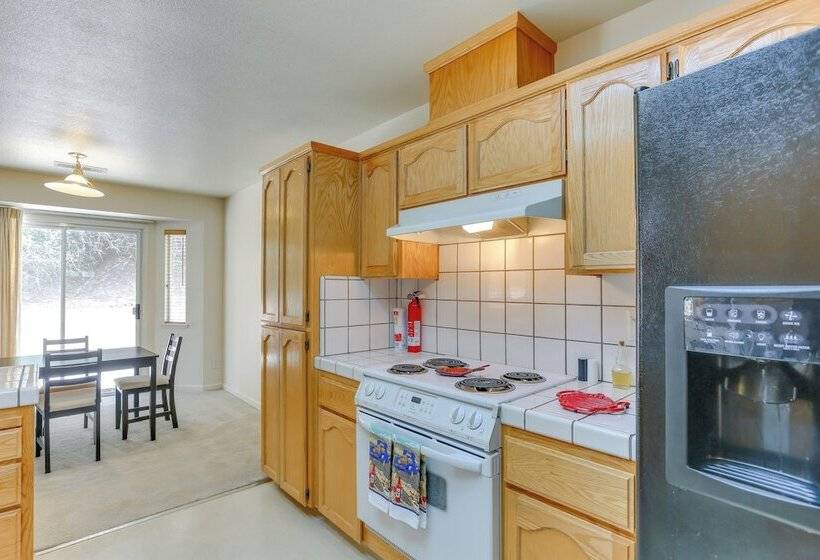 California Home   20 Mi To Yosemite National Park!