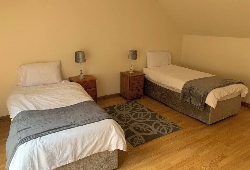 Captivating 5 Bed Cottage With Private Hot Tub