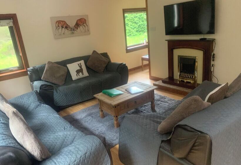 Captivating 5 Bed Cottage With Private Hot Tub