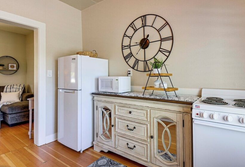 Walk To Courthouse Square: Quiet Home W/ Porch