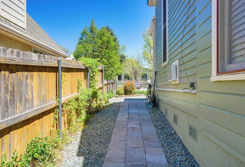Walk To Courthouse Square: Quiet Home W/ Porch