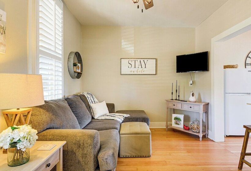 Walk To Courthouse Square: Quiet Home W/ Porch