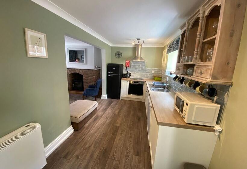 Characterful 3 Bed Cottage In Barrow Upon Humber