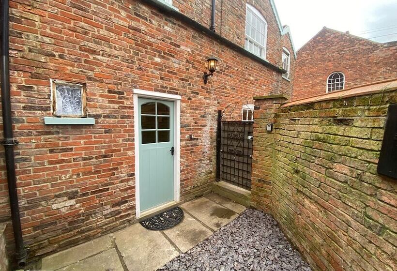 Characterful 3 Bed Cottage In Barrow Upon Humber