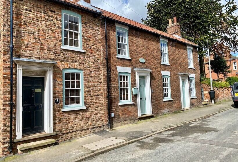 Characterful 3 Bed Cottage In Barrow Upon Humber