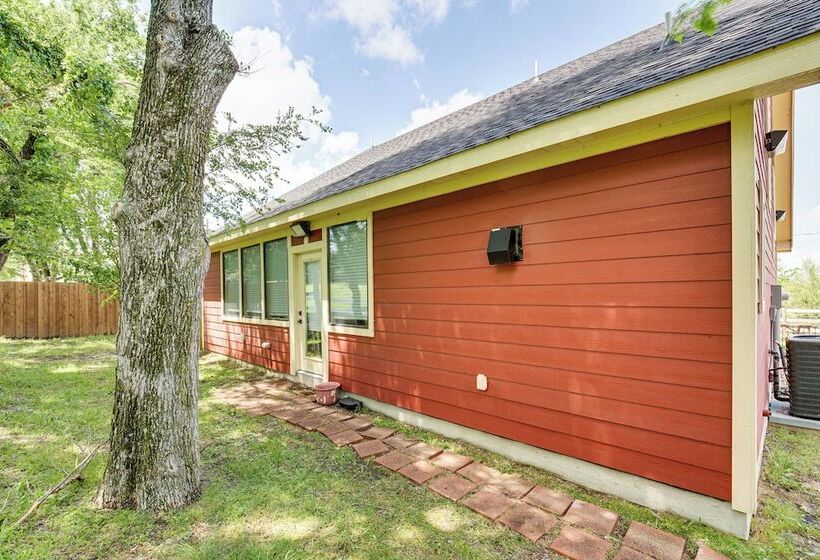 Charming Caddo Mills Farmhouse W/ Private Yard