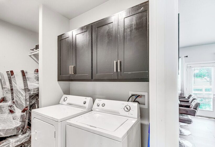 Charming Caddo Mills Farmhouse W/ Private Yard