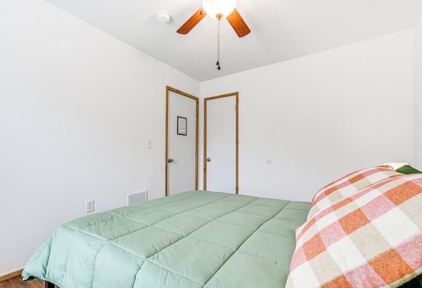 Charming Home   2 Mi To Niagara Falls State Park!