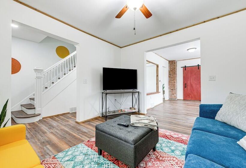 Charming Home   2 Mi To Niagara Falls State Park!