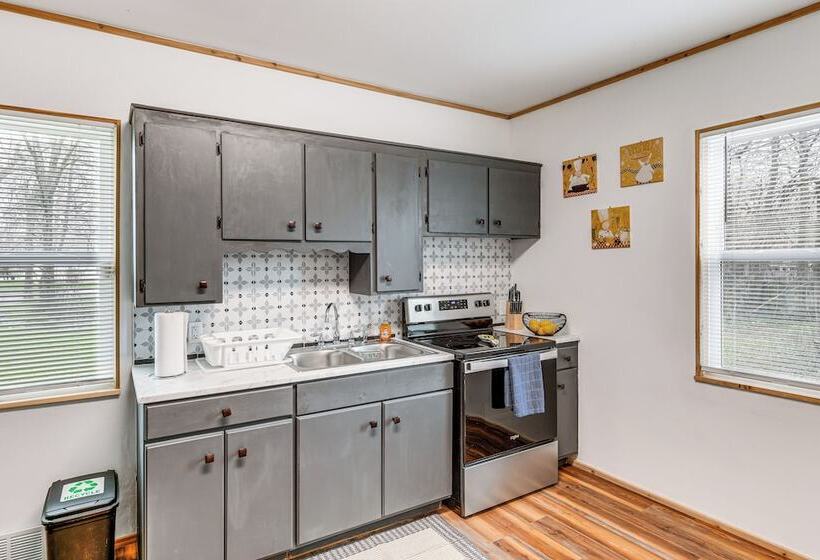 Charming Home   2 Mi To Niagara Falls State Park!