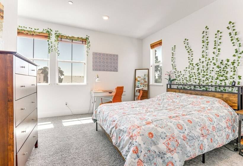 Spacious Roseville Home W/ Patio   Near Golf!