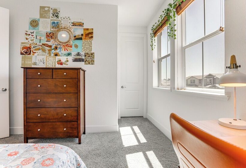 Spacious Roseville Home W/ Patio   Near Golf!