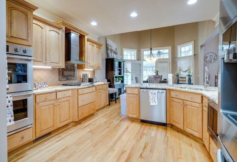 Chattanooga Family Home: Games, Yard, Grill!