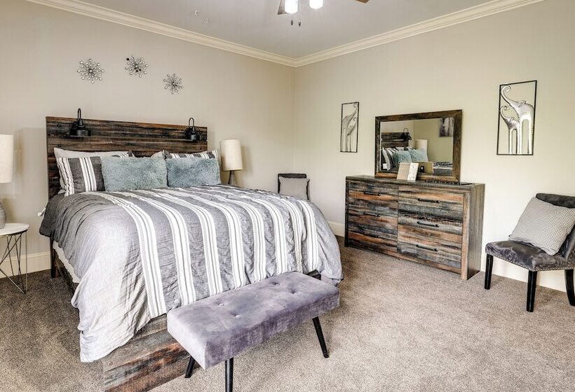 Chattanooga Family Home: Games, Yard, Grill!