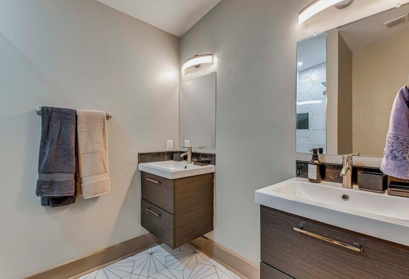 Chic Atlanta Home: Close To Downtown & Stadiums