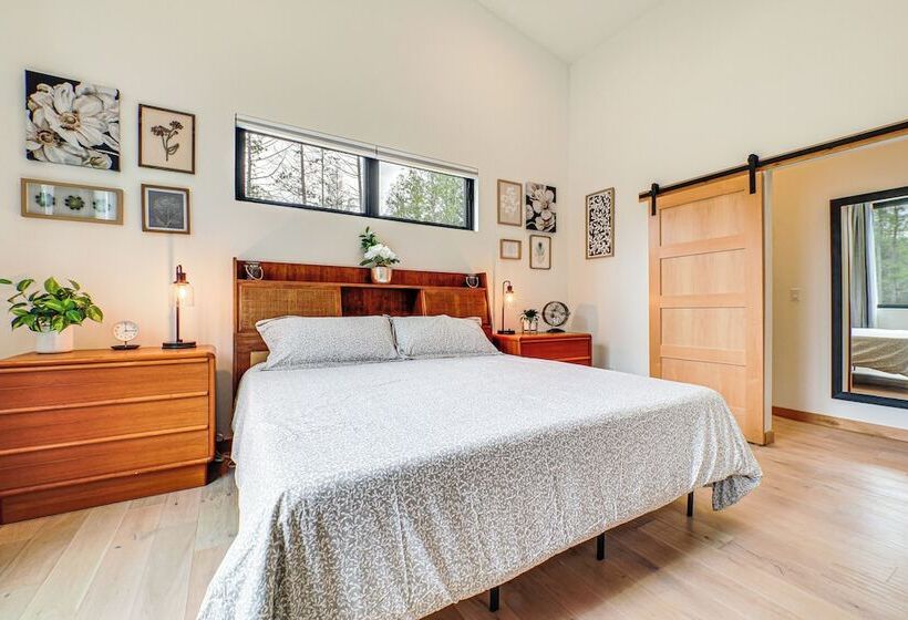 Chic Bellaire Home W/ Outdoor Kitchen On Clam Lake