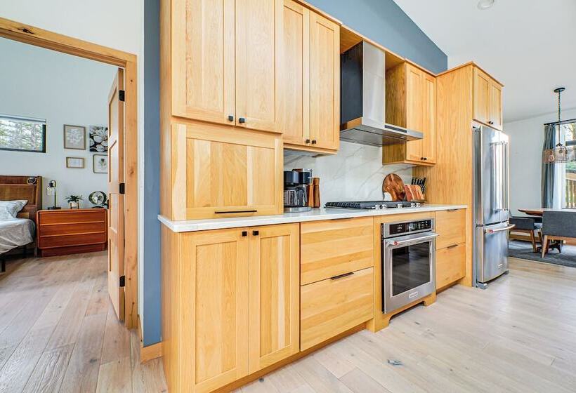 Chic Bellaire Home W/ Outdoor Kitchen On Clam Lake