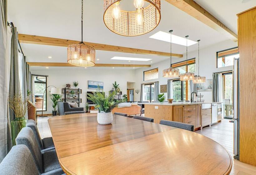 Chic Bellaire Home W/ Outdoor Kitchen On Clam Lake