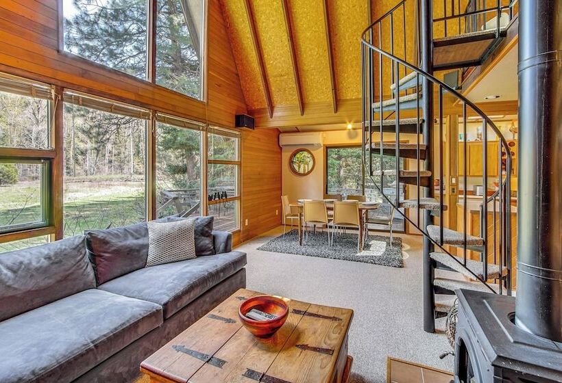 Cle Elum A Frame   Direct Yakima River Access!