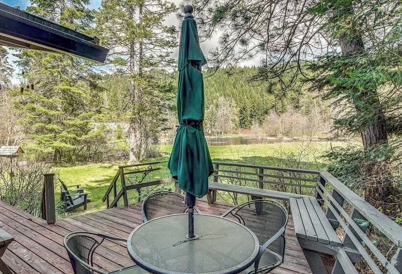 Cle Elum A Frame   Direct Yakima River Access!