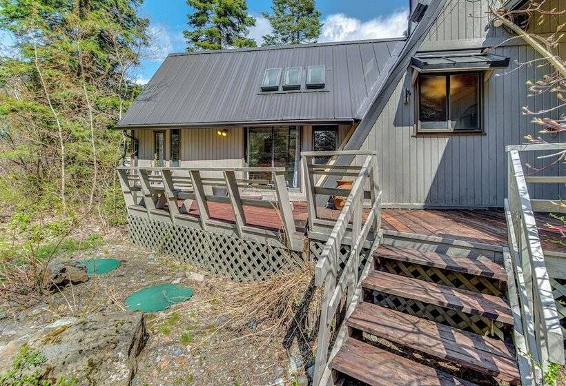 Cle Elum A Frame   Direct Yakima River Access!