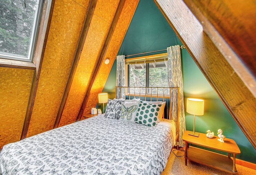 Cle Elum A Frame   Direct Yakima River Access!